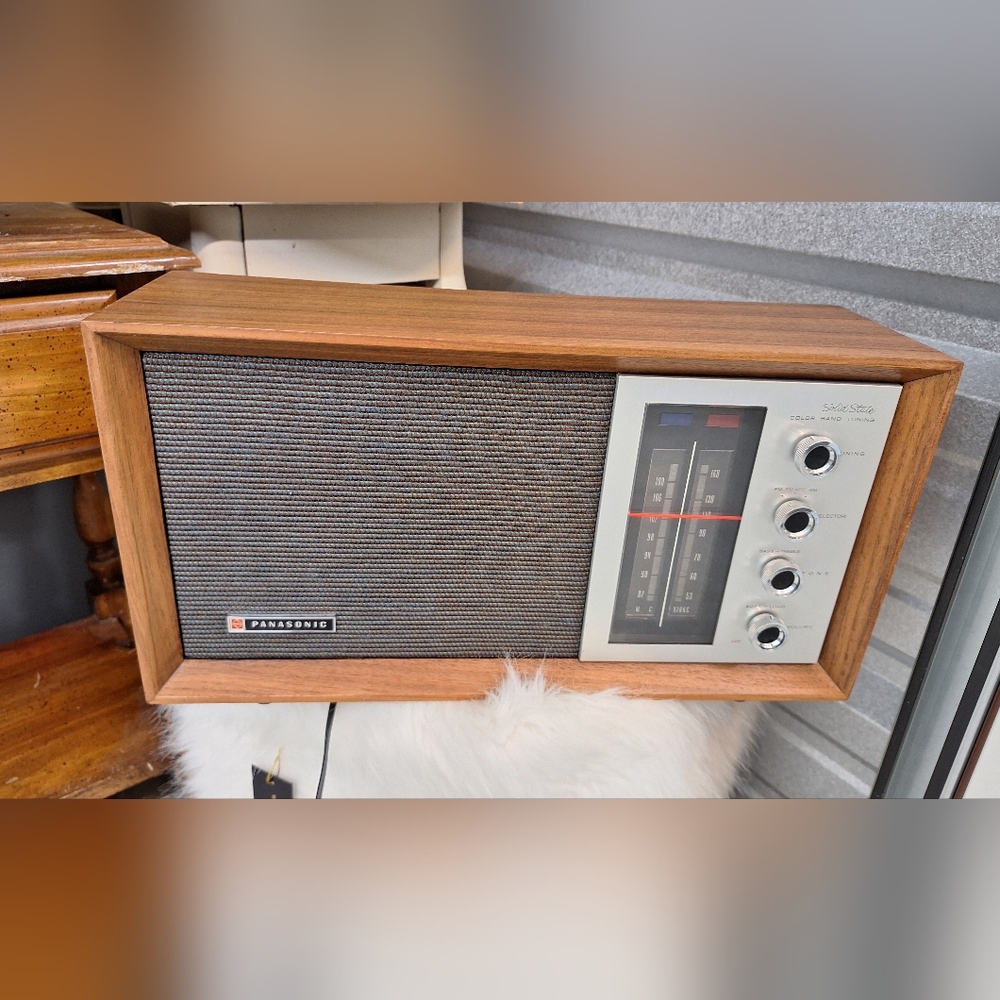 Panasonic Retro Radio - Wood and Silver